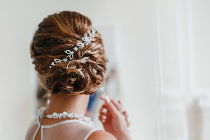 Haare kirkthemosvi: halb hochgesteckte Braut haare
