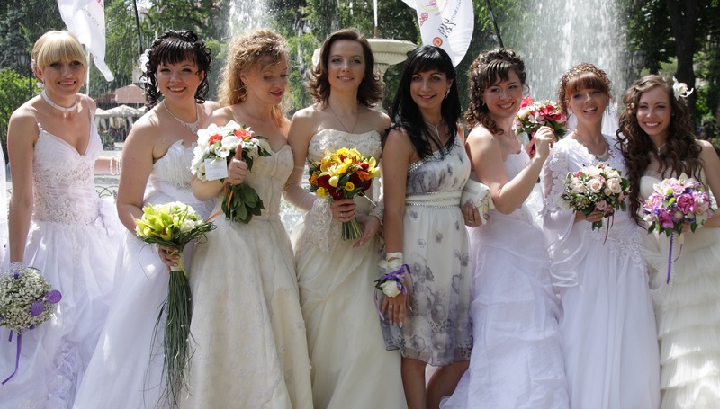 Das Schönste an einer Hochzeit sind die strahlenden Gesichter. Perfekt wird das Fest durch einen guten Tropfen Wein. (#2)