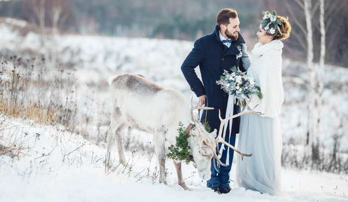 Auch wenn es eine Winterhochzeit ist: Biber oder Flanell mögen als Gewebequalitäten sehr angenehm sein, sind aber für die Hochzeitsnacht gänzlich ungeeignet. ( Foto: Shutterstock - Valery Petrushkov )