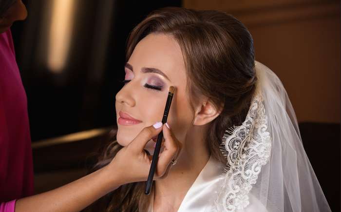 Mit dem richtigen Make-Up gelingt der perfekte Hochzeitslook! ( Foto: Adobe Stock -  myronovychoksana )
