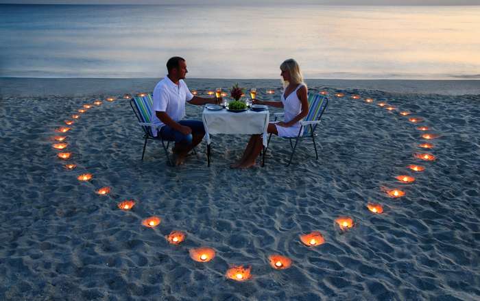 Natürlich bleibt ein romantischer Antrag für immer im Gedächtnis haften. ( Foto: Adobe Stock - EMrpize ) 