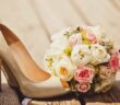 Brautschuhe als Glücksbringer: Diese und mehrere Traditionen ranken sich um das grazile Schuhwerk ( Foto: Adobe Stock - Andrew Bayda )