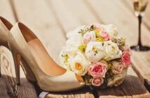 Brautschuhe als Glücksbringer: Diese und mehrere Traditionen ranken sich um das grazile Schuhwerk ( Foto: Adobe Stock - Andrew Bayda )