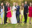 Was bedeutet ein rotes Kleid auf einer Hochzeit? (Foto: Adobe Stock- Halfpoint)