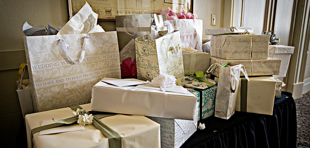 Geschenk fürs Brautpaar: 10 geniale Geschenkideen ( Foto: Adobe Stock-Mat Hayward)
