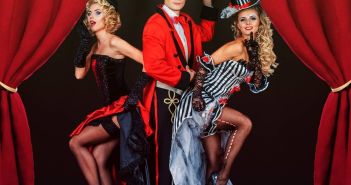 Moulin Rouge! Das Musical" begeistert mit Hits der (Foto: AdobeStock 106016490 axus2002)