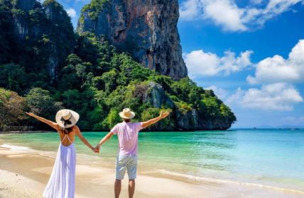 Spartipps und Reiseinspirationen für perfekte Flitterwochen - Tui gibt (Foto: AdobeStock 572981148 moofushi)