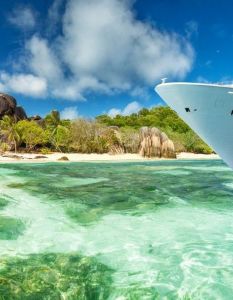 Romantische Hochzeitszeremonie auf den Seychellen: Segel-Kreuzfahrten mit Silhouette (Foto: AdobeStock - Jag_cz 215250481)