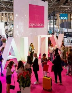 Düsseldorf wird globale Kosmetikplattform mit 1200 Ausstellern und (Foto: Messe Düsseldorf. Constanze Tillmann)