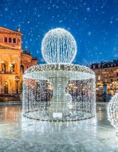 Frankfurter Oper präsentiert Uraufführung von Amor vien dal (Foto: AdobeStock - eyetronic - 226593429)