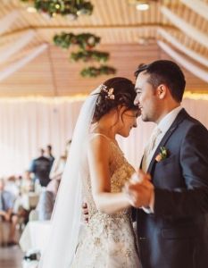 Kostenlose App begleitet Paare zwölf Monate vor kirchlicher (Foto: AdobeStock - Igor - 324538459)