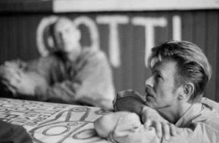 Unveröffentlichte Schwarz-Weiß-Aufnahmen von David Bowie in München zu (Foto: Christine de Gracy)