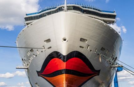 Echtzeit-Übersicht bietet Kreuzfahrt-Absagen und Routenänderungen jederzeit transparent und (Foto: AdobeStock - Hilda Weges - 528281746)