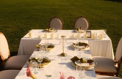 Mikrohochzeiten: Intime Hochzeitsfeiern mit maximal zwanzig Gästen und (Foto: AdobeStock - Kantemir Production - 1773597255)