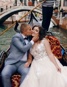 Einfach heiraten auf Ratsteich Uelzen: Gondeltrauungen mit italienischem (Foto: AdobeStock - WellStock - 677328654)